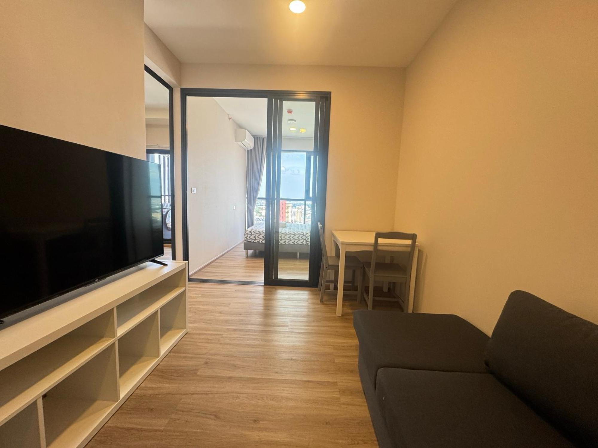 Apartment The St-age Condo-huai Khwang