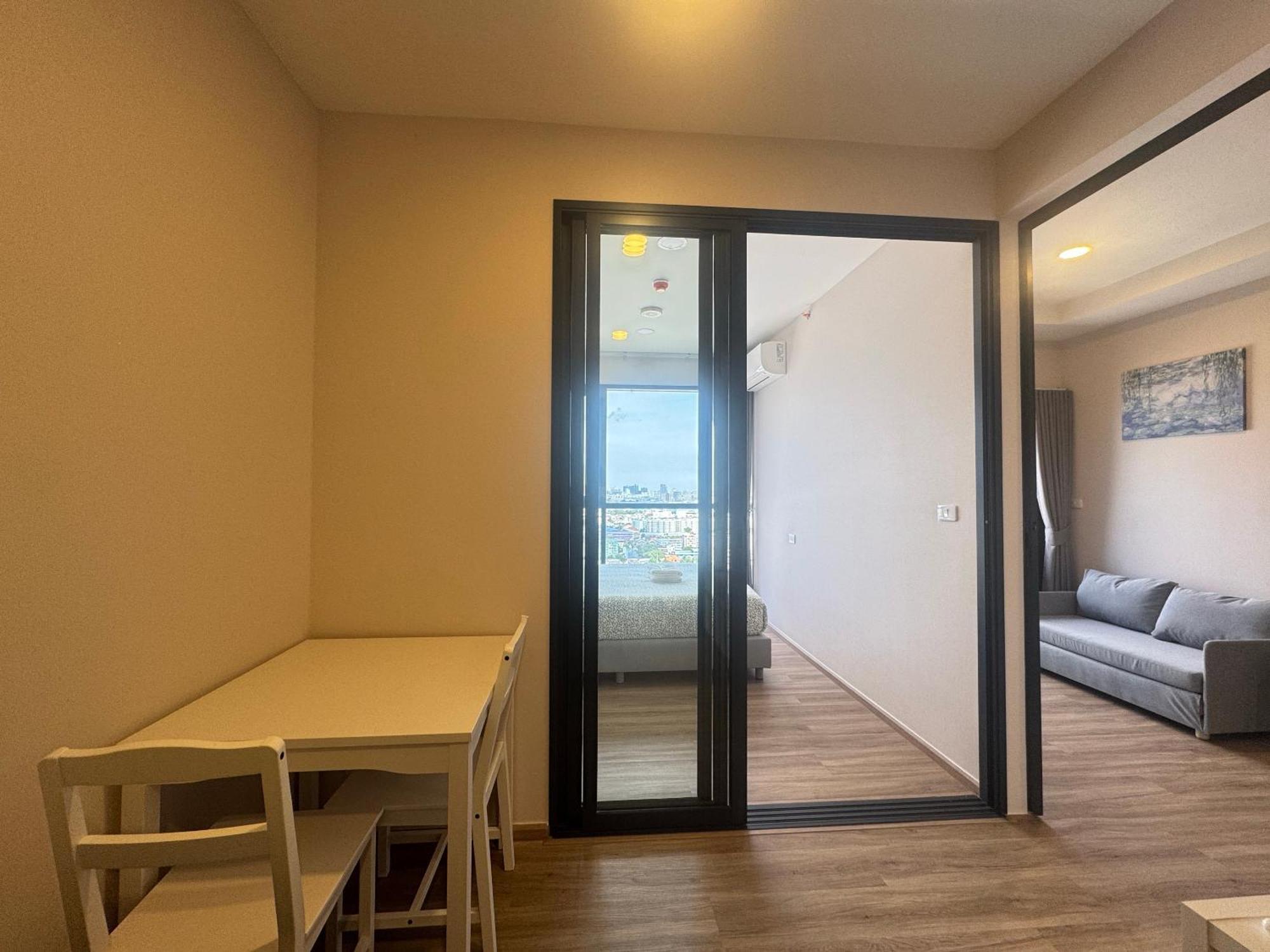 The St-age Condo-huai Khwang Apartment *
